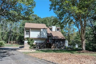 8025 Cedar Cove in Roswell, GA - Building Photo