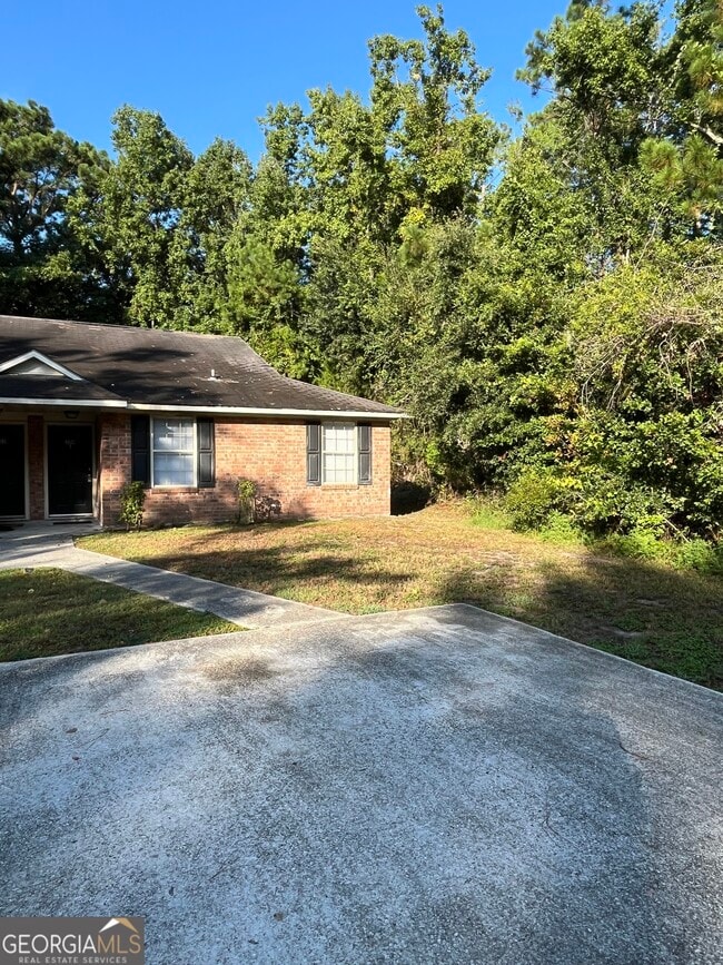 property at 300 Admiral's Walk Dr