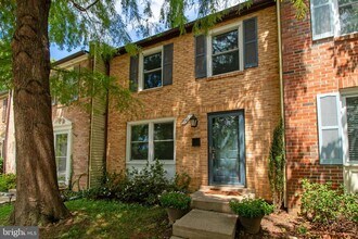 141 W Annandale Rd in Falls Church, VA - Building Photo - Building Photo