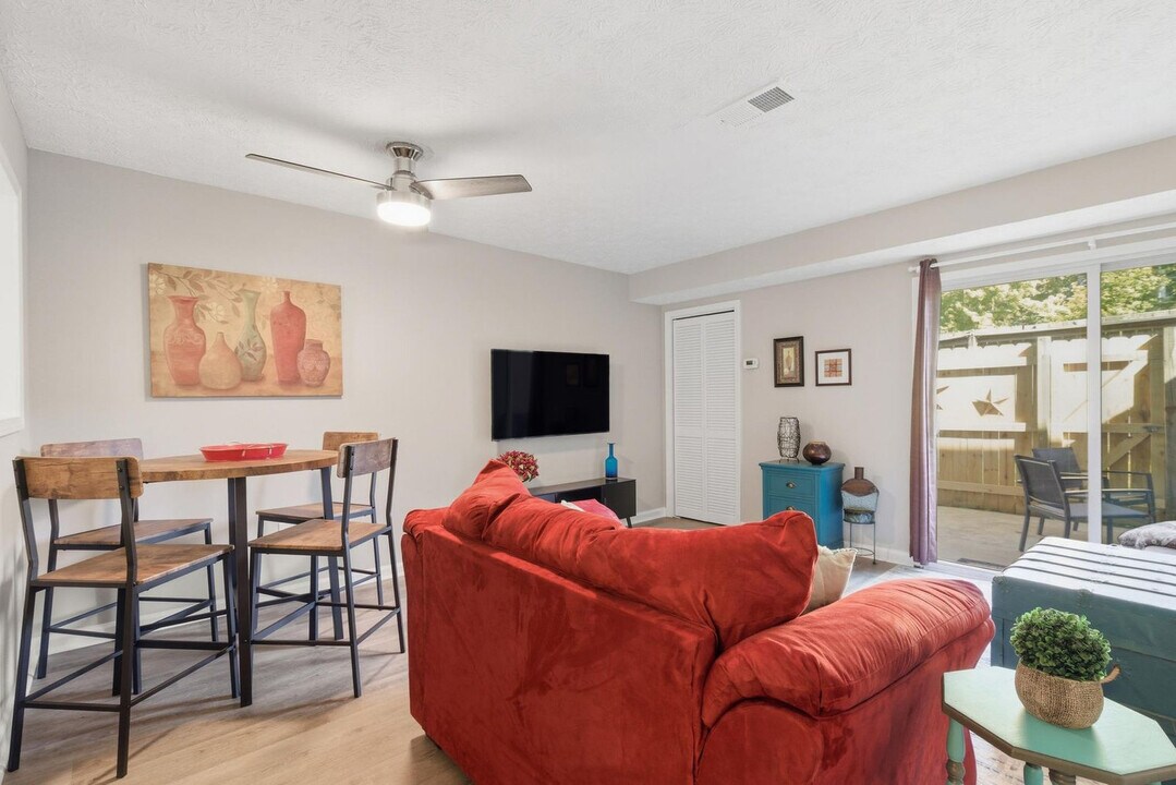 1108 S Barnett Shoals Rd in Athens, GA - Building Photo