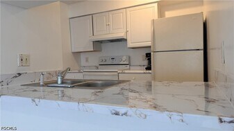 3407 Winkler Ave in Ft. Myers, FL - Building Photo