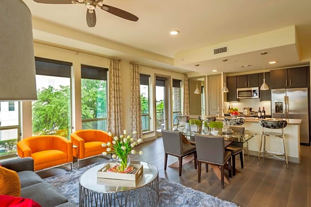 909 Town and Country Blvd in Houston, TX - Building Photo