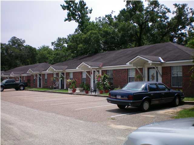 Oak Breeze Apartments in Saraland, AL - Building Photo - Building Photo