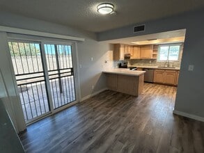 4501 W Continental Dr in Glendale, AZ - Building Photo - Building Photo