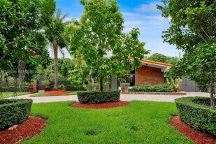 6820 SW 86th Ave in Miami, FL - Building Photo