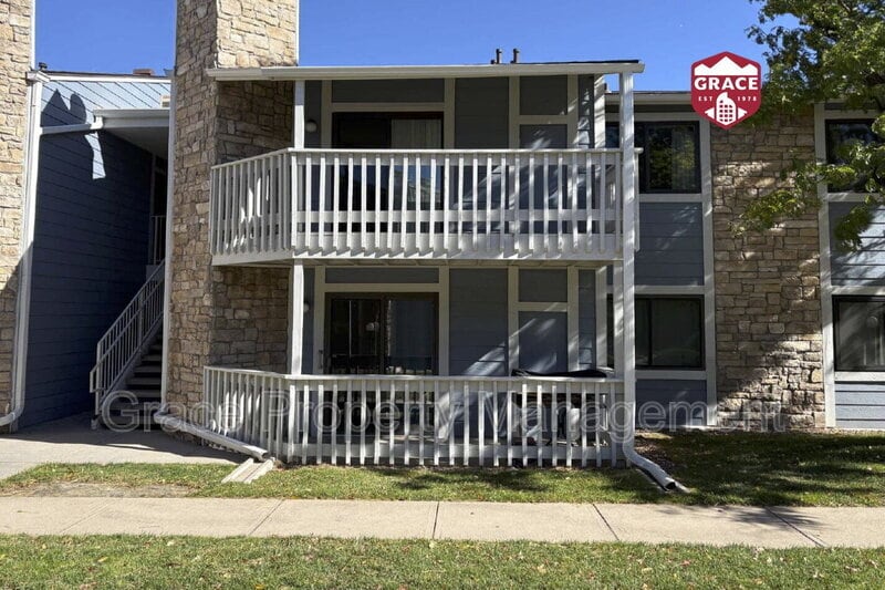 8335 E Fairmount Dr in Denver, CO - Building Photo