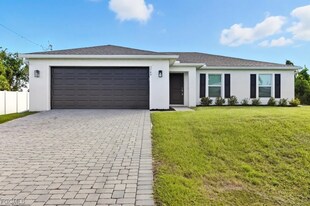 3749 NE 15th Pl in Cape Coral, FL - Building Photo
