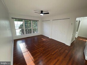 1949 Kennedy Dr in McLean, VA - Foto de edificio - Building Photo