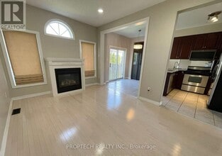 220 Farmstead Rd in Richmond Hill, ON - Building Photo - Building Photo