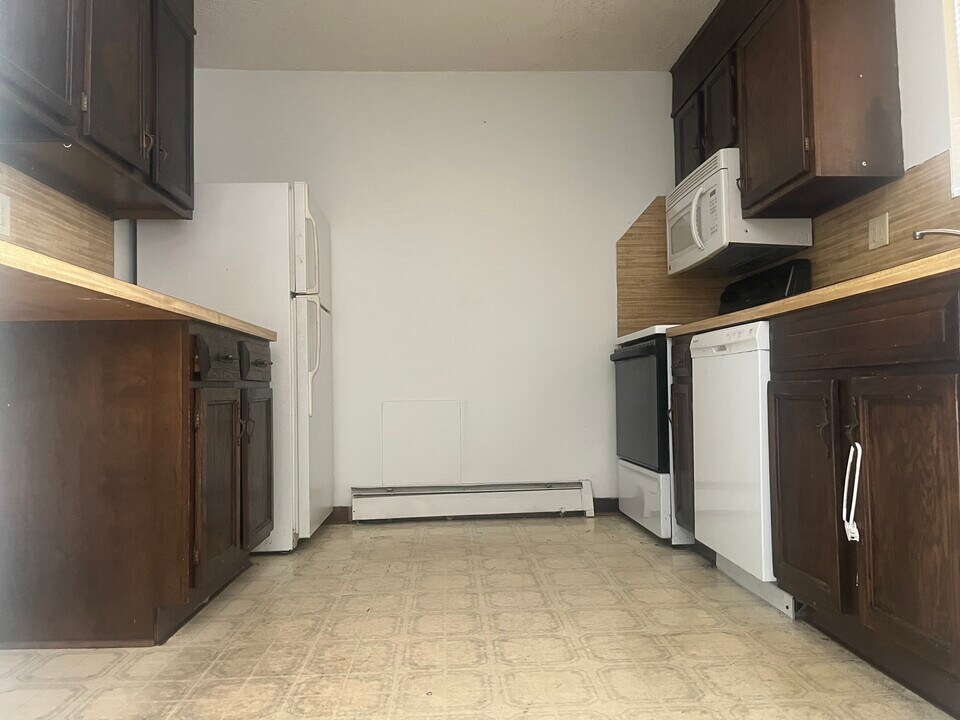 1 Regan Rd, Unit 7 in Vernon, CT - Foto de edificio