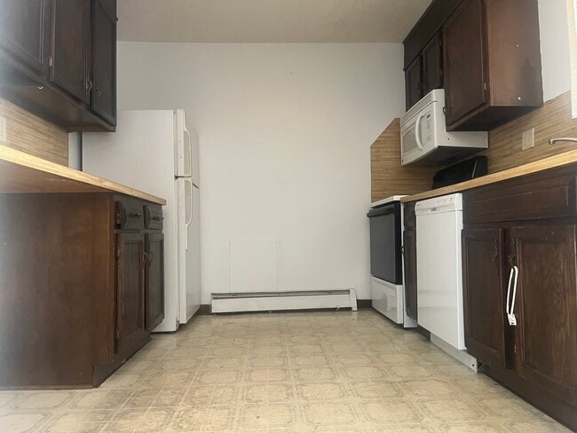 1 Regan Rd, Unit 7