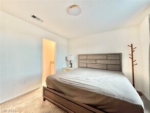 5672 Beguiling Falls St in Las Vegas, NV - Building Photo - Building Photo