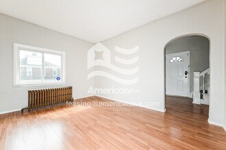 1605 Mobile Ave in Turtle Creek, PA - Foto de edificio - Building Photo