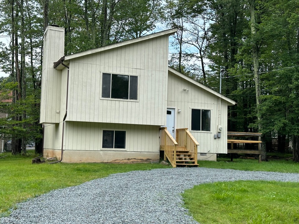 6256 Park Pl in Tobyhanna, PA - Building Photo