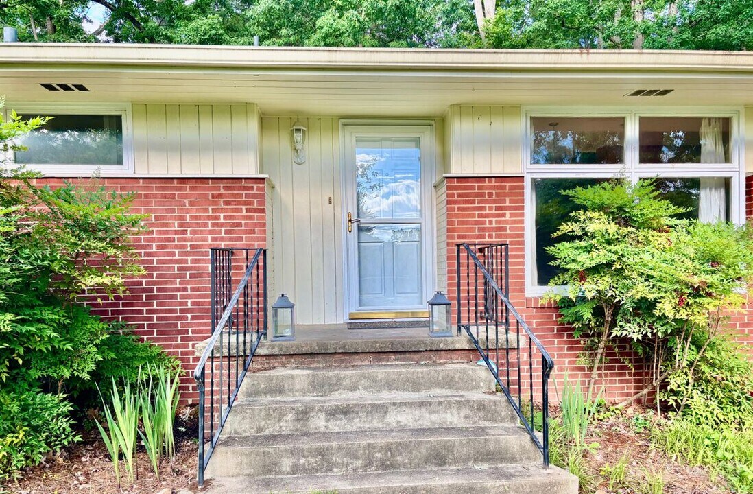 2534 Avalon Cir in Chattanooga, TN - Building Photo