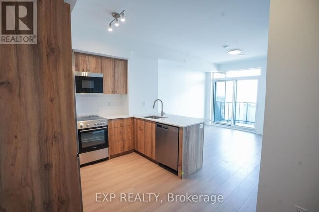 property at 25 Wellington St S