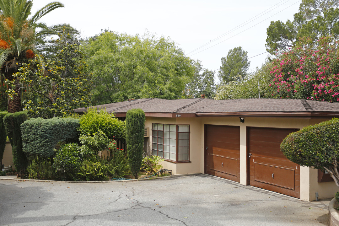 820 E Mendocino St in Altadena, CA - Building Photo