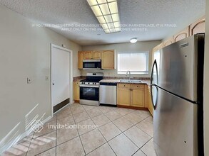 5040 Foxhall Dr N in West Palm Beach, FL - Foto de edificio - Building Photo