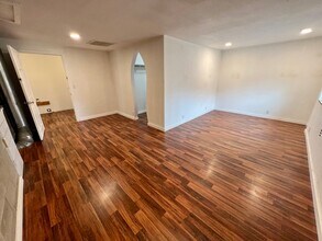 990 Janes Rd in Medford, OR - Building Photo - Building Photo