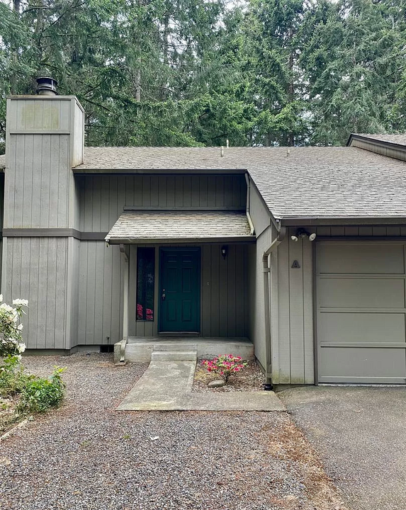 2118 47th St NW in Gig Harbor, WA - Foto de edificio