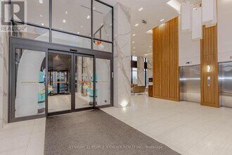 30 Shore Breeze Dr in Toronto, ON - Building Photo - Building Photo