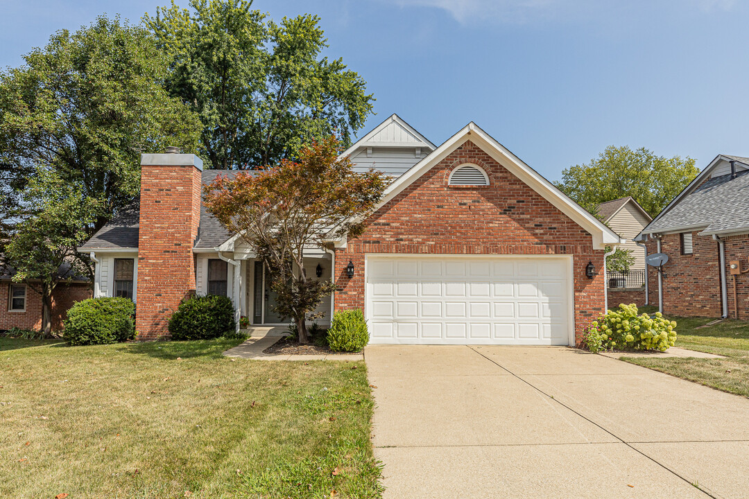 3140 Buckmoor Ct in Greenwood, IN - Building Photo