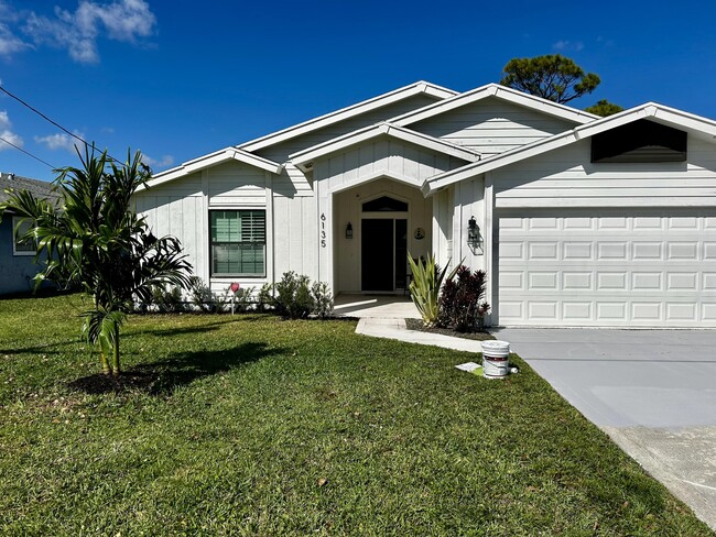 6135 Drake St in Jupiter, FL - Building Photo - Building Photo