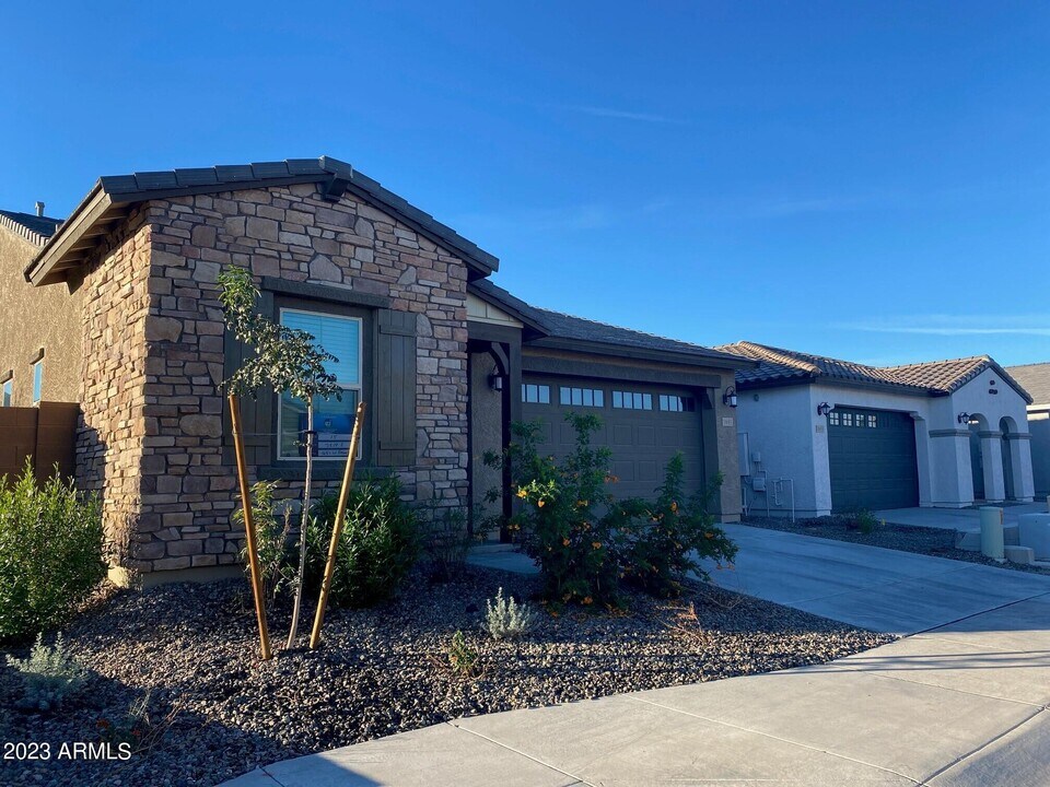 1651 W Paseo Way in Phoenix, AZ - Building Photo
