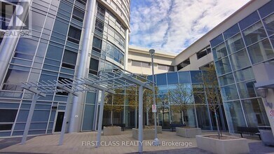 135 Village Green Square in Toronto, ON - Building Photo - Building Photo