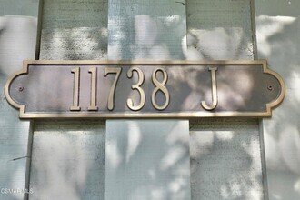 11738 Moorpark St in Los Angeles, CA - Building Photo - Building Photo