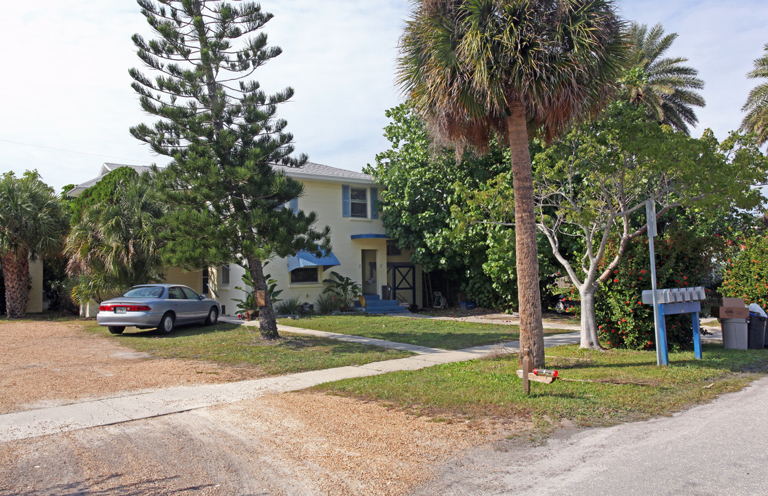 84 AVENIDA VENECCIA in Sarasota, FL - Foto de edificio