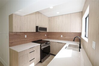 12800 NE 12th Ave, Unit 1 in North Miami, FL - Building Photo - Building Photo