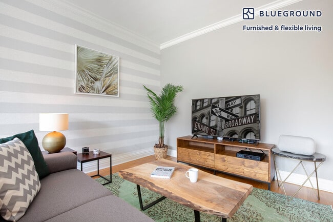 10 Downing St in New York, NY - Building Photo - Building Photo