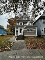 215 W Utica St in Buffalo, NY - Building Photo