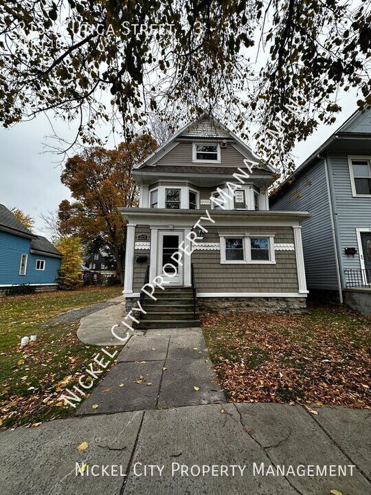 215 W Utica St in Buffalo, NY - Building Photo