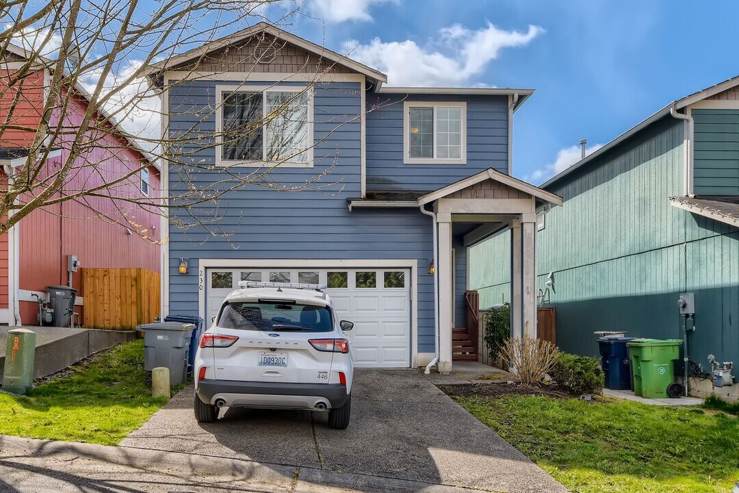 230 84th Ave NE in Lake Stevens, WA - Building Photo