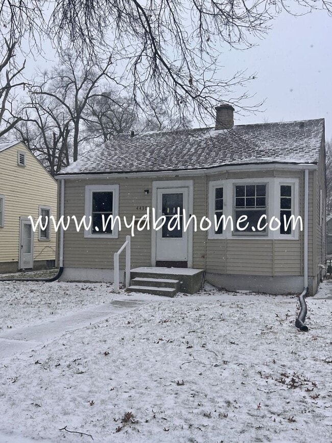 property at 4430 S Park Dr