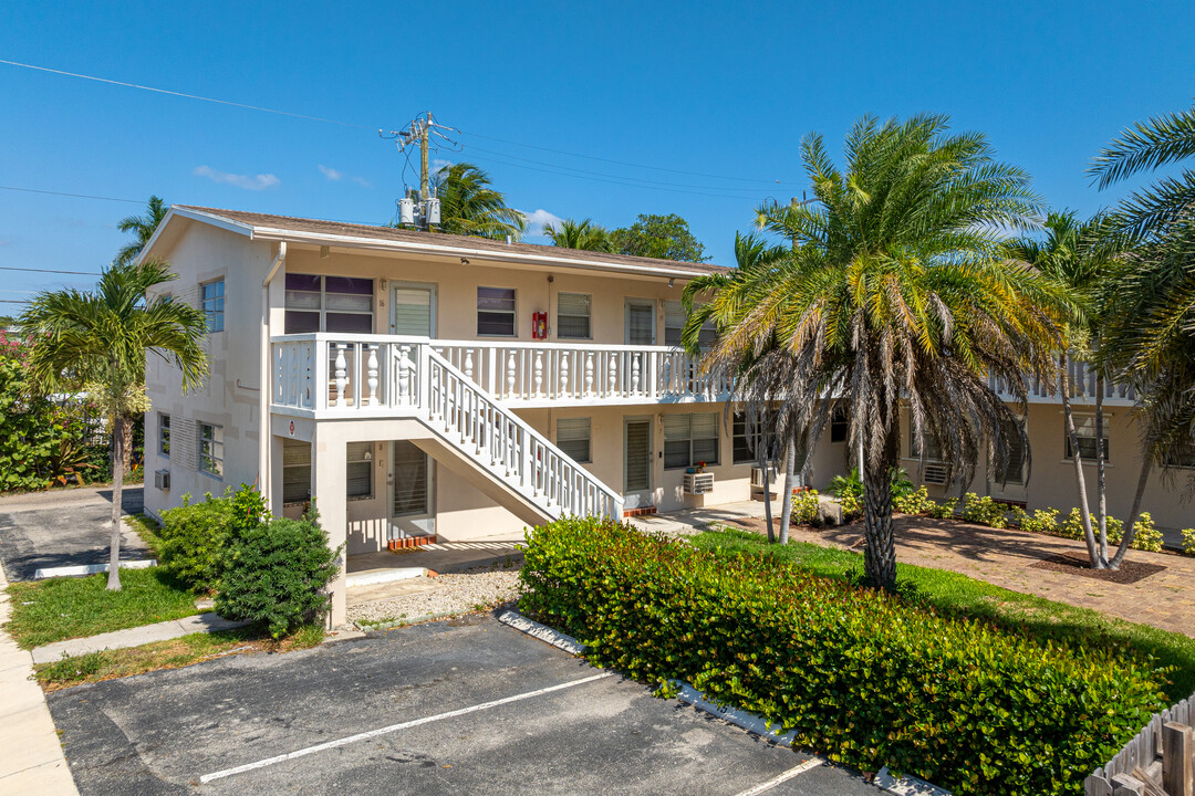 Mercantorya Apts Condominium in Lake Worth, FL - Foto de edificio