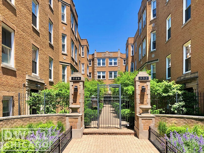 521 W Belmont Ave, Unit 2, Unit 2