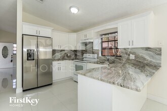 2664 W 70th Pl in Hialeah, FL - Building Photo - Building Photo