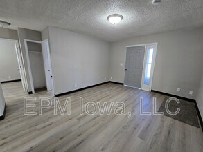 1125 N Barclay St in Waterloo, IA - Foto de edificio - Building Photo