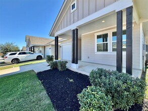 320 La Escalera Dr in Leander, TX - Building Photo - Building Photo