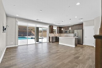 921 Cirrus Cloud Ave in Las Vegas, NV - Building Photo - Building Photo