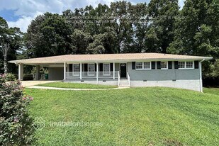 3253 Georgian Woods Cir in Decatur, GA - Building Photo