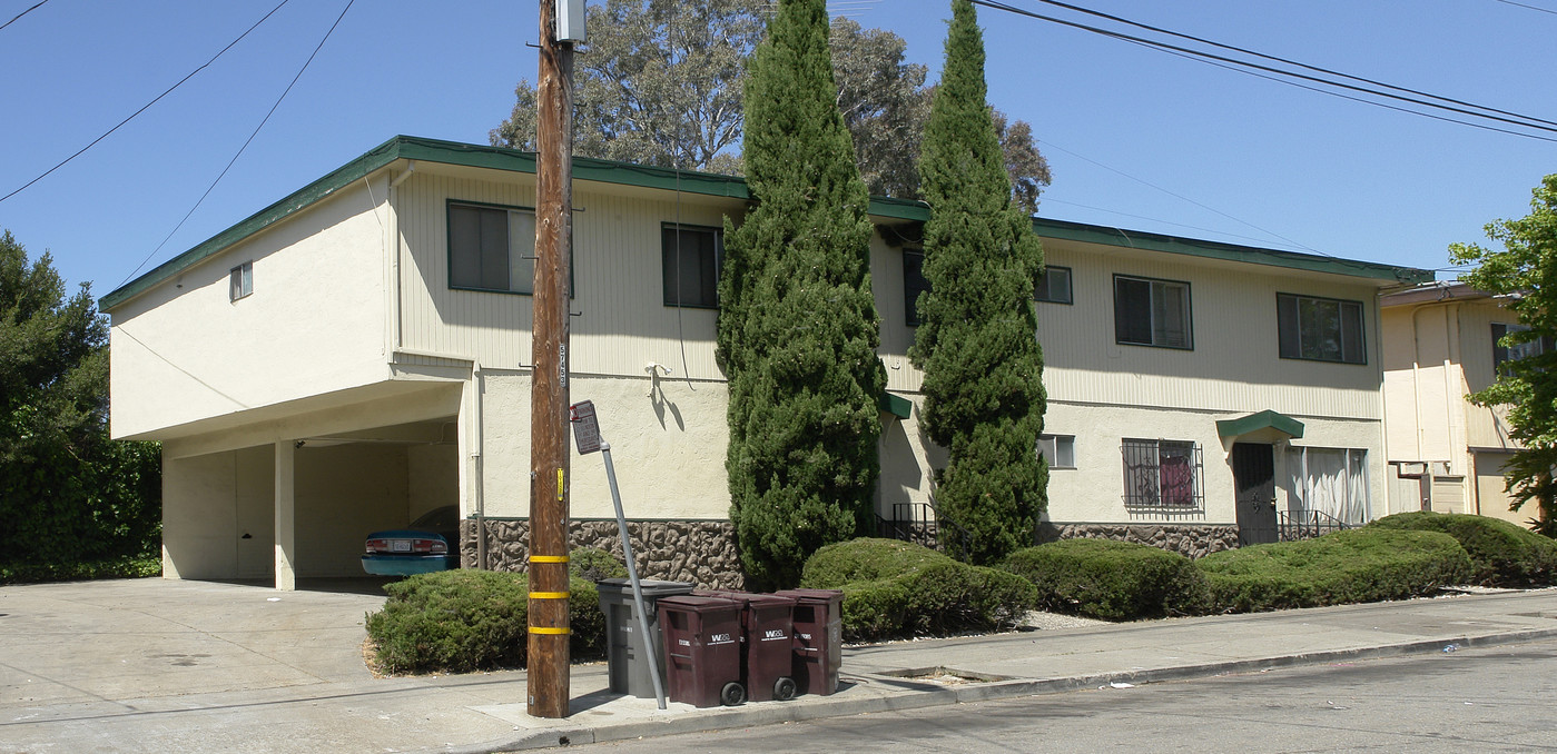 4011 Quigley St in Oakland, CA - Building Photo