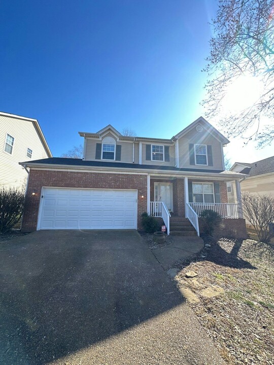 2002 Upland Dr in Franklin, TN - Building Photo