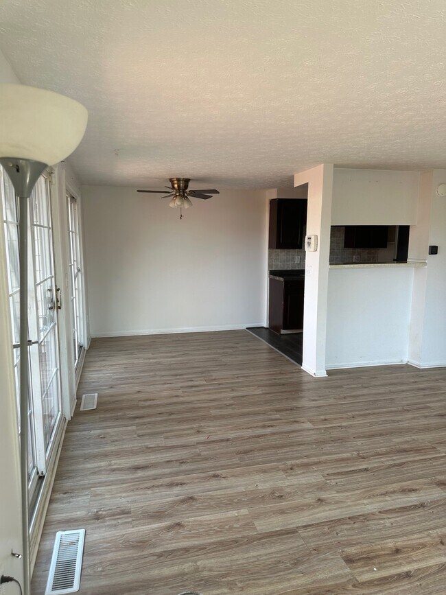 2448 Burgandy Ln in Columbus, OH - Building Photo - Building Photo