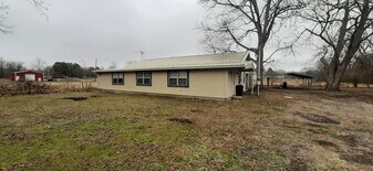 205 Main in McRae, AR - Building Photo