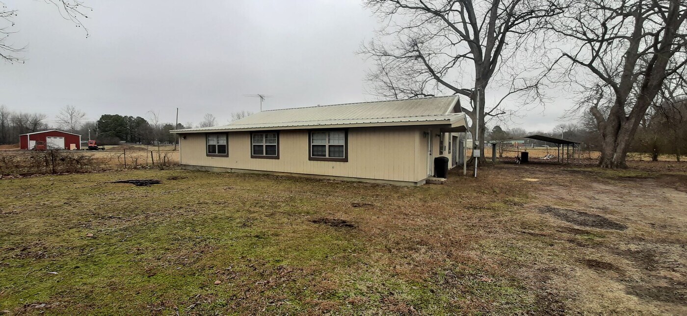 205 Main in McRae, AR - Building Photo
