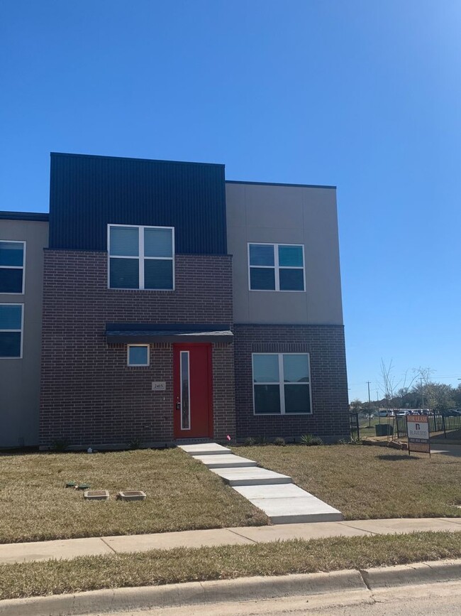 property at 2415 Chinook Wy